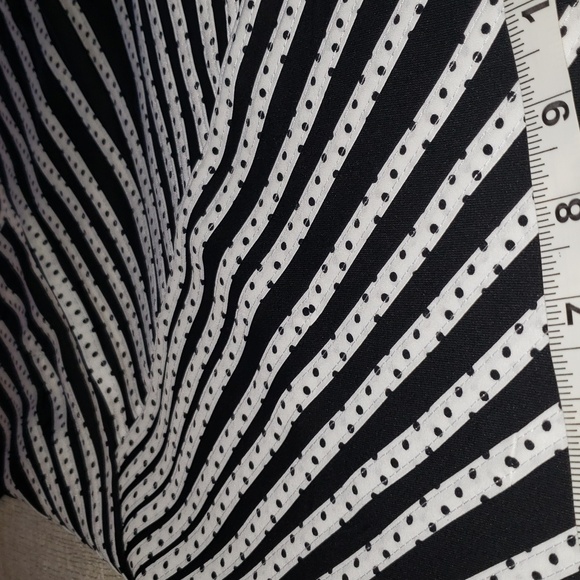 T&W Designs New Blouse Sz M  Black and White - Picture 13 of 15